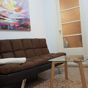 Olive Apartment- Athens Center, 4 Bd, 1.5 Bath