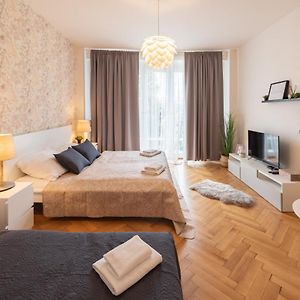 Appartement à 3 Chambres à Coucher