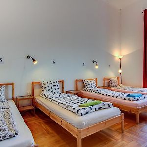 Dormitory Room Mixed