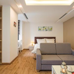 Studio Lit King-Size