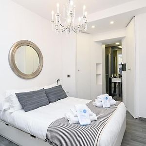 Studio Lit Queen-Size