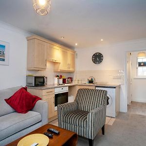 The Spires - Cosy apartment just outside of city centre
