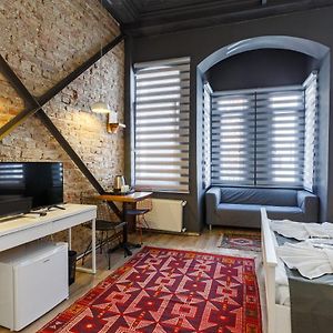 Miro Mansion