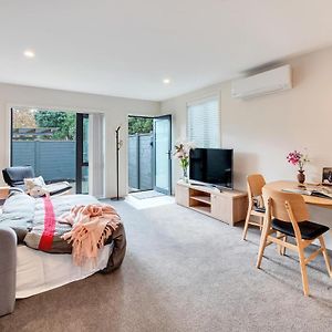 Greenwich Townhouse With Parking And Air-Con