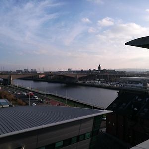 Glasgow Central Riverview Luxury Apartment