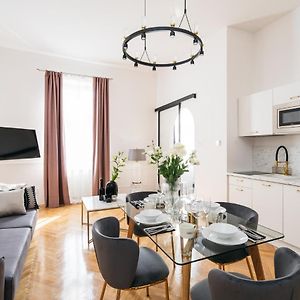 Appartement à 2 Chambres à Coucher