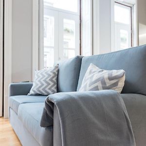 Lovelystay - Porto Windows With Ac By Central Station