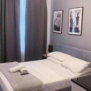 Studio Lit King-Size
