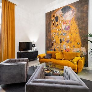 Appartement à 2 Chambres à Coucher