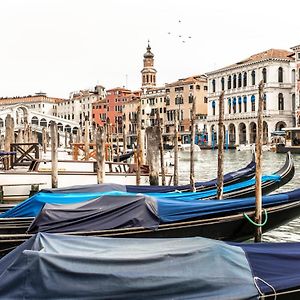 Charming Apartment On The Grand Canal R&R