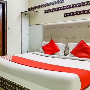Oyo 75948 Hotel Tushar Continental