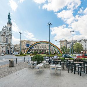 Zbawiciela Square P&O Serviced Apartments