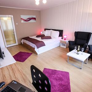 Studio Lit King-Size
