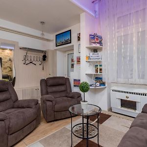 Fireworks Rakoczi - Free Parking - 3 Bedrooms - 2 Bathrooms