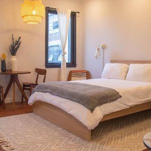 Rail Park Downtown Studio, Amazing Views, Contactless Check-In
