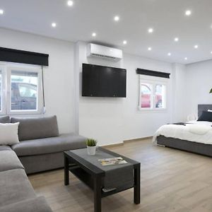 Koukaki, A Modern, Newly Refurbished Studio 4Ppl