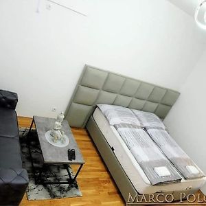 Markopolo Apartments