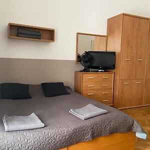 Guest Rest Studio Apartments