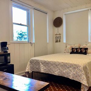 Private Studio With Free Parking