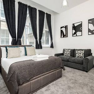 Host & Stay - Exchange Quarters