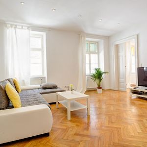 Appartement à 3 Chambres à Coucher