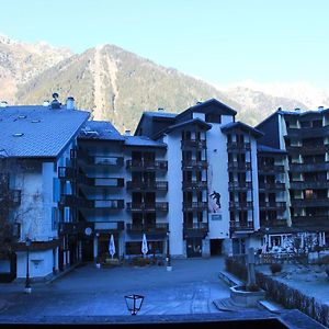 Modern studio proche centre CHAMONIX