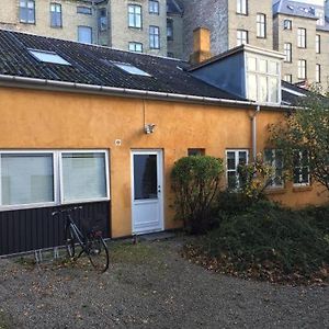 Rooms In Quiet Yellow Courtyard Apartment
