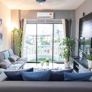 Omar'S Place 1