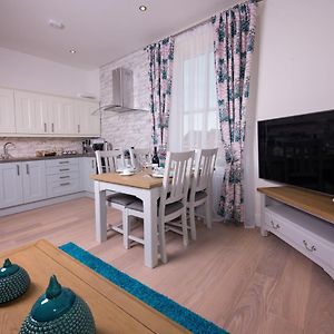 Appartement à 3 Chambres à Coucher