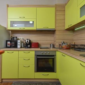 Vintage Spot - Colorful One-Bedroom Apartment By Flat Mаnager