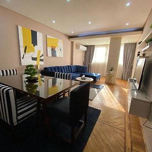 Appartement à 2 Chambres à Coucher