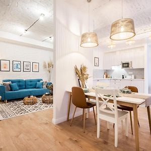 Roomli Boho Chic Apartments