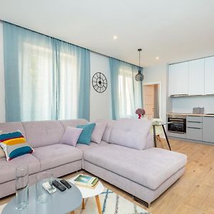 Contemporary Desgined Apartment