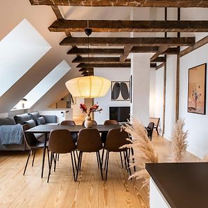 Town Hall Penthouse By Daniel&Jacob'S