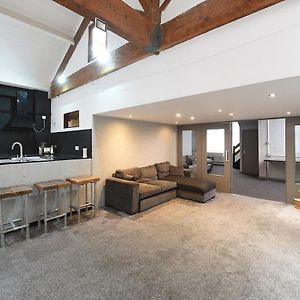 Penthouse Warehouse Slps 18