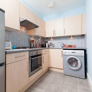 Bright And Modern Causewayside Apartment