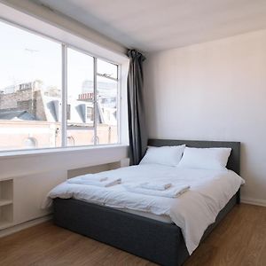 Studio Lit King-Size
