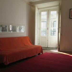 City Center Simple Charming Apartment