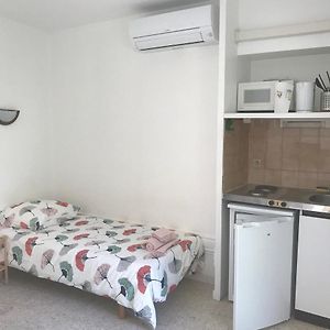 Studio Lit King-Size