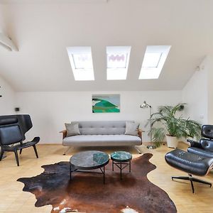 Eclectic Loft Royal Way