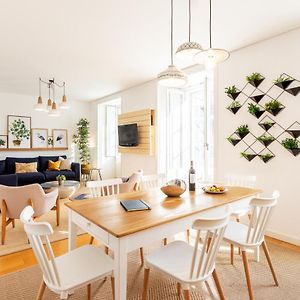 Appartement à 2 Chambres à Coucher
