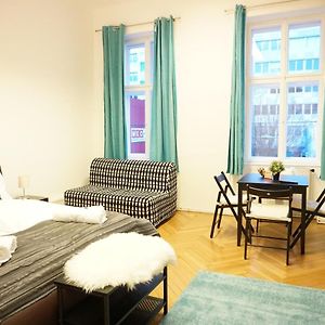 Urban City Apartment - Contactless Check-In