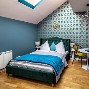 Bourgeois Apartment In Cultural Heritage Building By Ruterra