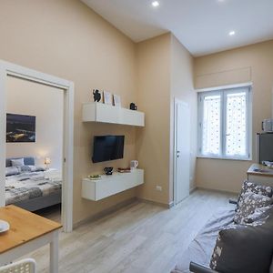 Studio Lit King-Size