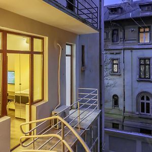 CHÂTEAU: Upscale Suites in Bucharest's Historical Center!