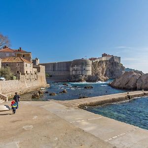 City Walls By Irundo