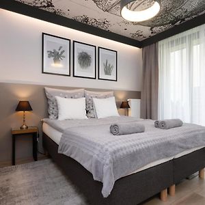 Jacuzzi Apartments