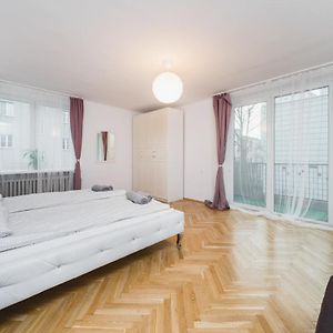 Sunshine Parkside Hideaway - 3 Bedroom - By Upstairs