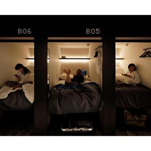 Studio Lit King-Size