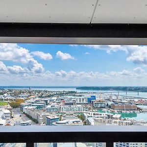 Amazing Harbour, Skytower And Rangitoto Views